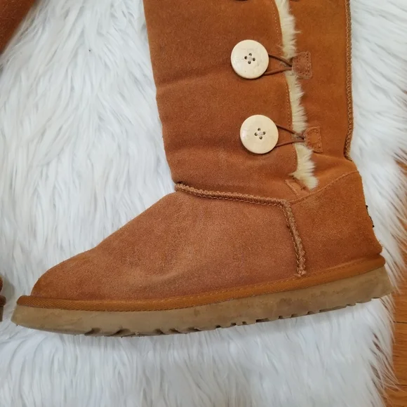 COPY - UGG Chestnut Boots Color Brown SIZE 9 . - Picture 11 of 17